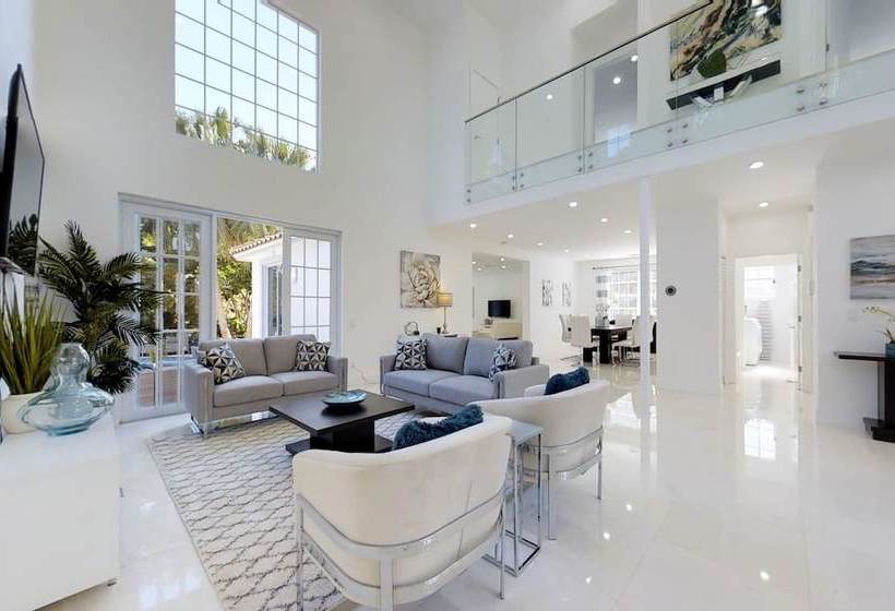 Beautiful Hollywood Beach 4b/r Home W/heated Pool