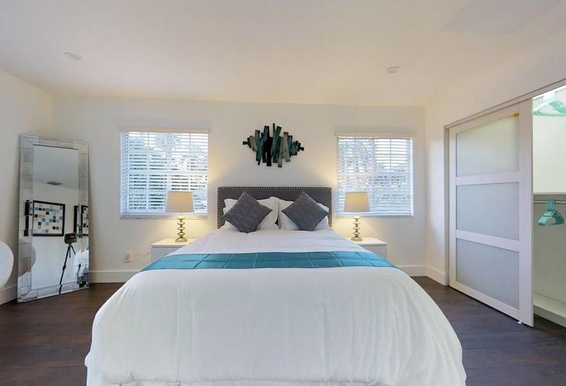 Beautiful Hollywood Beach 4b/r Home W/heated Pool