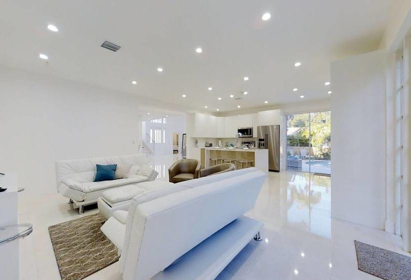 Beautiful Hollywood Beach 4b/r Home W/heated Pool