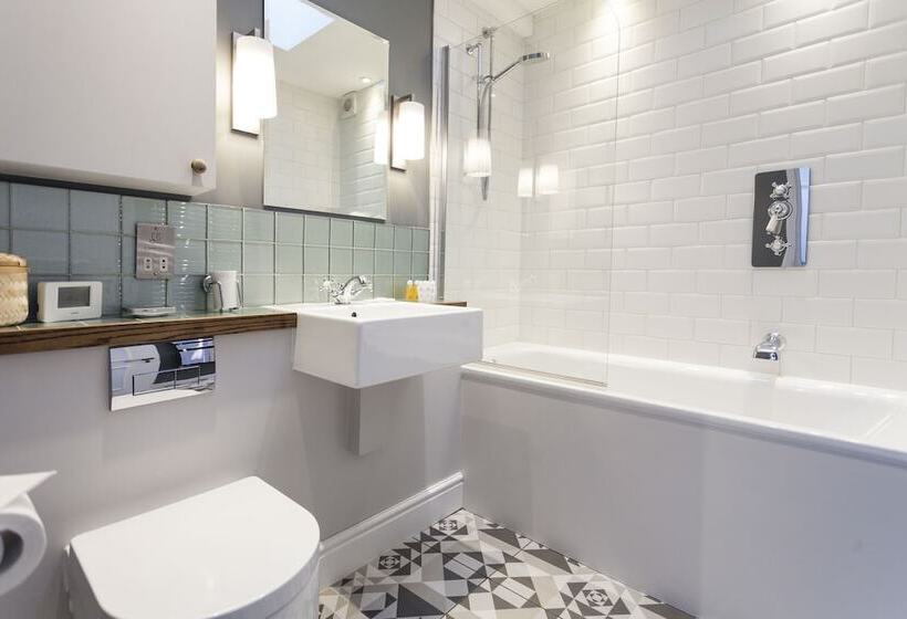 Hampstead Enjoy The Exclusive Atmosphere