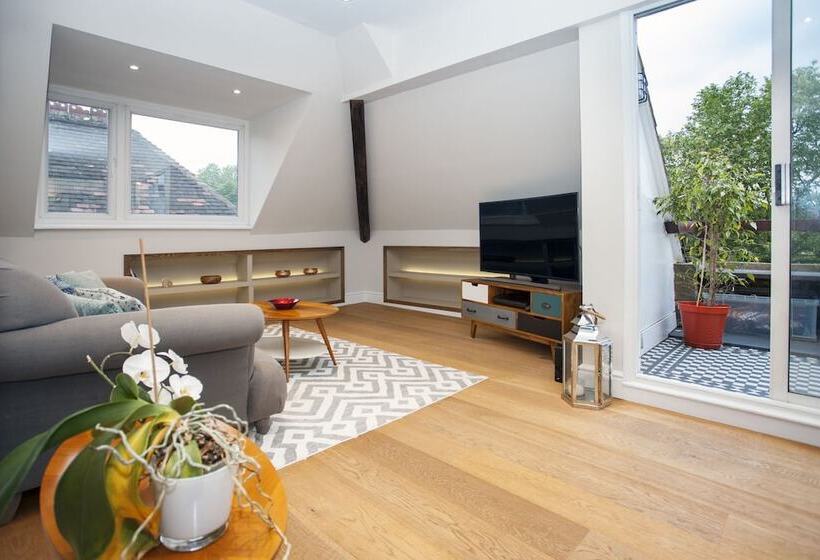 Hampstead Enjoy The Exclusive Atmosphere