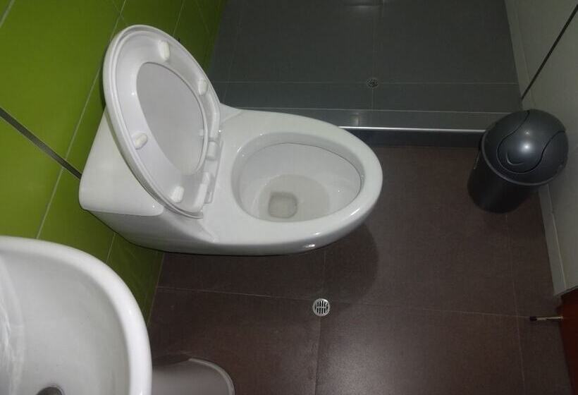 簡易ホテル Balcones Del Titicaca Backpacker