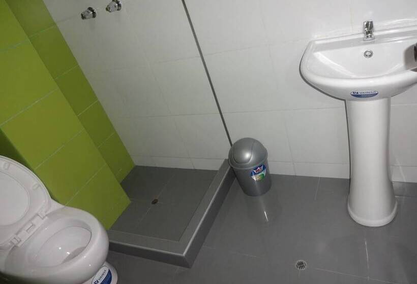 簡易ホテル Balcones Del Titicaca Backpacker