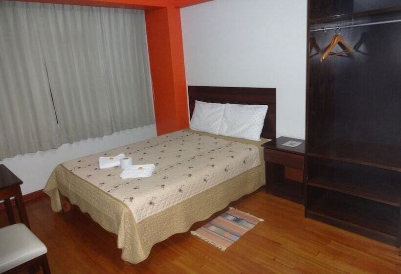 簡易ホテル Balcones Del Titicaca Backpacker