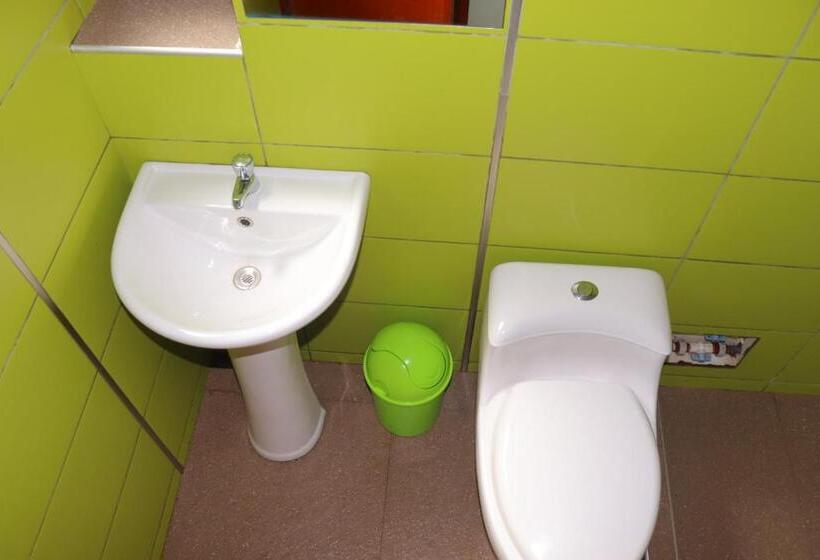 簡易ホテル Balcones Del Titicaca Backpacker