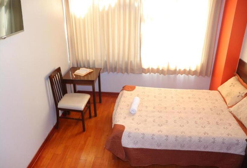 簡易ホテル Balcones Del Titicaca Backpacker