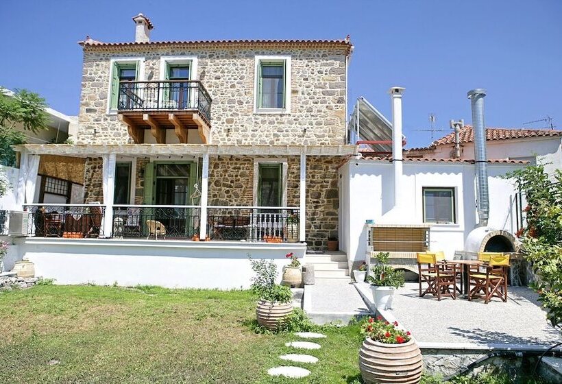 هتل Archontiko Petras 1821