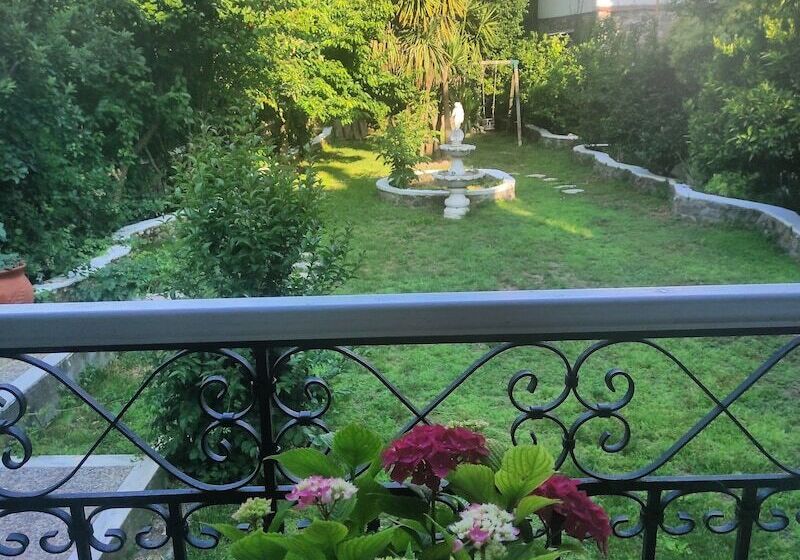 هتل Archontiko Petras 1821