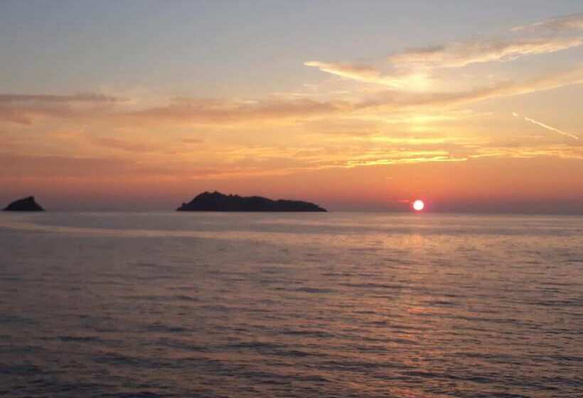 هتل Archontiko Petras 1821