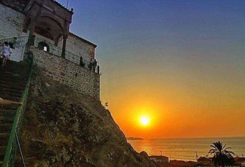 هتل Archontiko Petras 1821