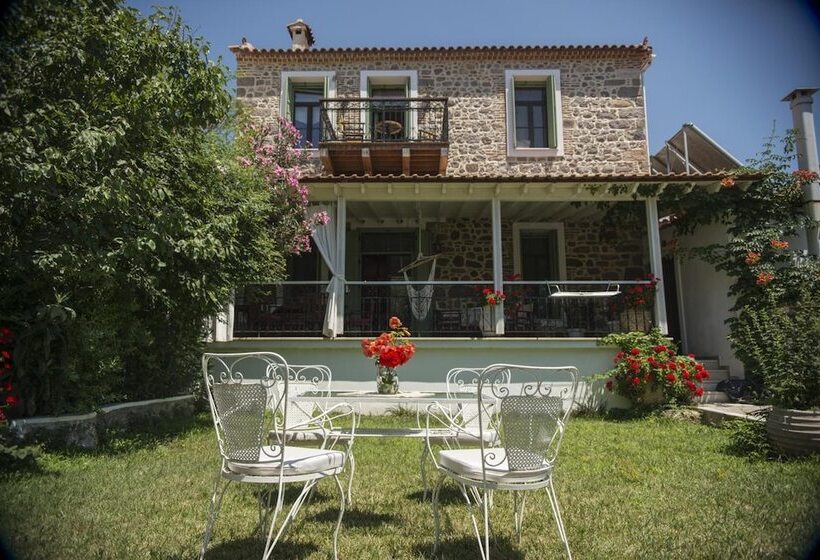 هتل Archontiko Petras 1821