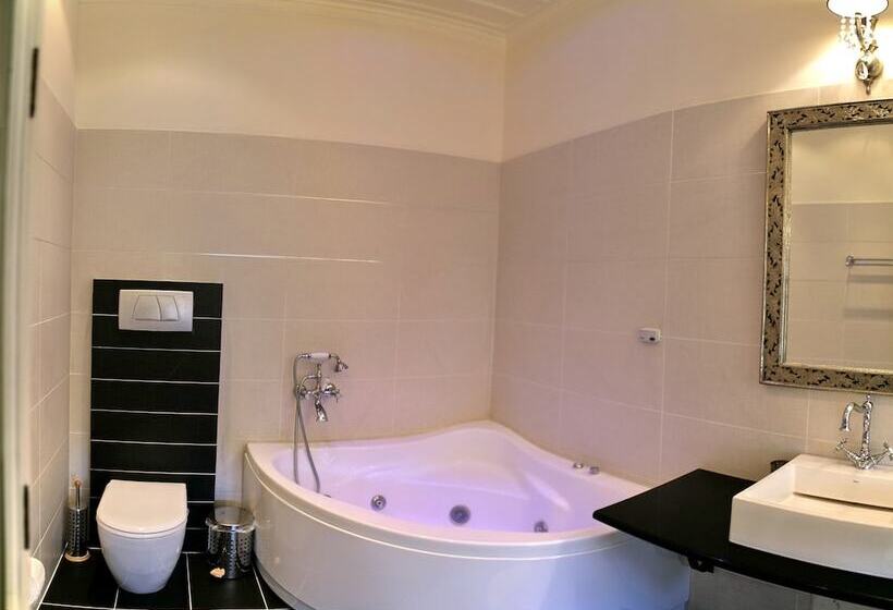 هتل Archontiko Petras 1821