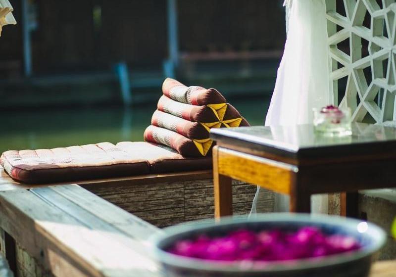 فندق At Casa Guesthouse Amphawa