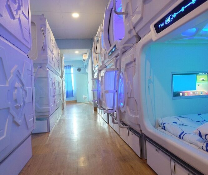 فندق Audrey Capsule Hostel