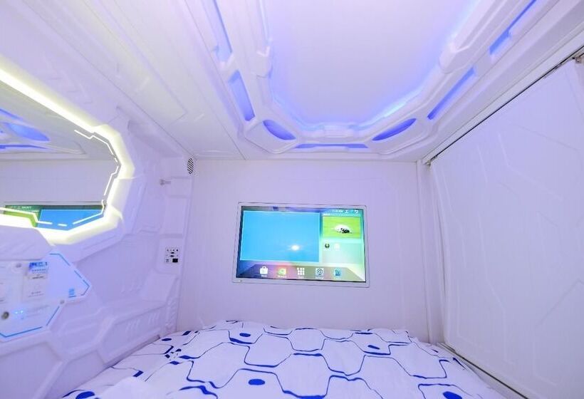 فندق Audrey Capsule Hostel