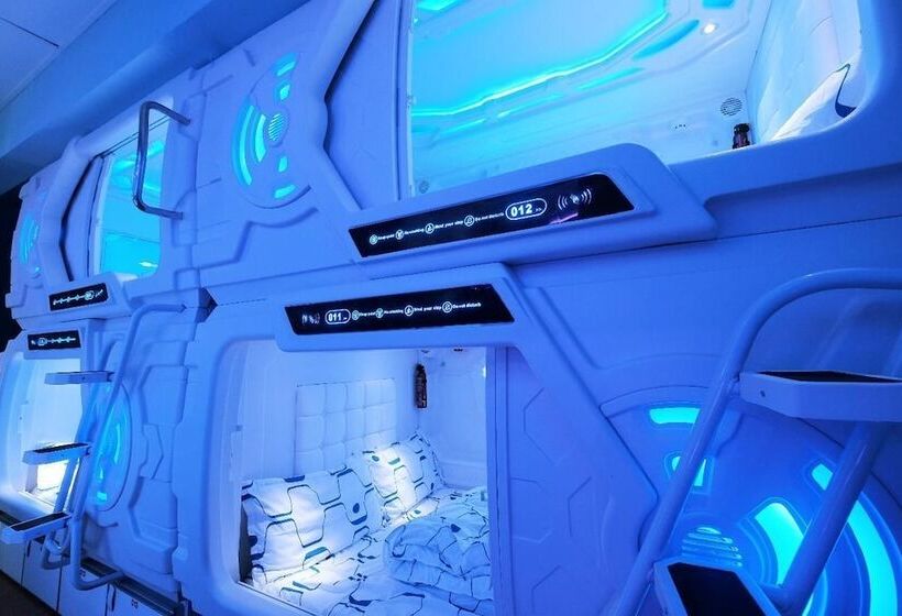 فندق Audrey Capsule Hostel