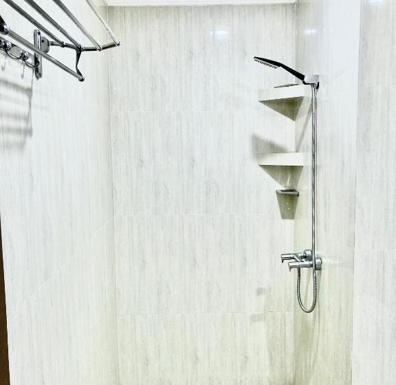 فندق Garden Village Guesthouse & Pool Bar