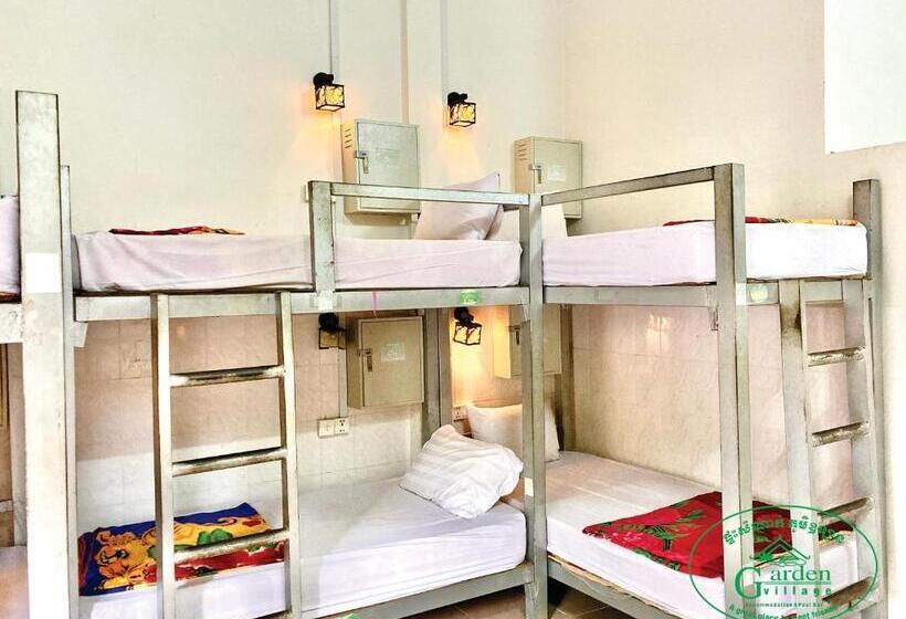 فندق Garden Village Guesthouse & Pool Bar