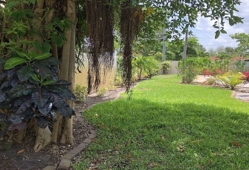 Отель Luxury Villa Oasis & Private Pool