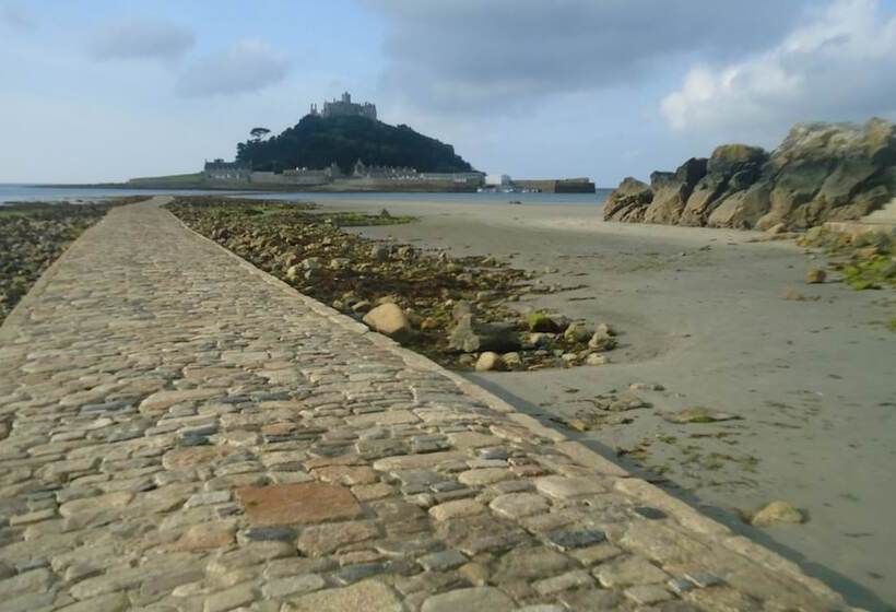 Отель Mounts Bay Caravan Park