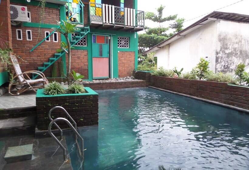 בית מלון כפרי Omah Ndeliq Jogja