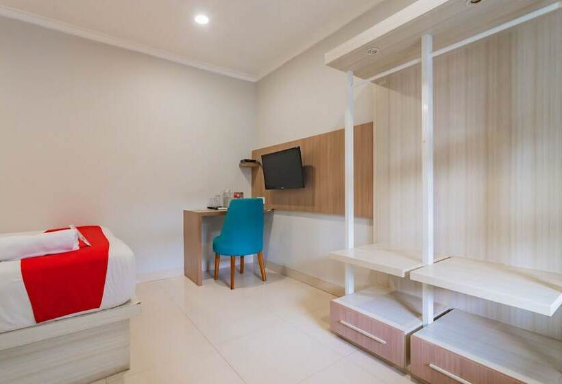 فندق Reddoorz Plus @ Point Phila Cihampelas