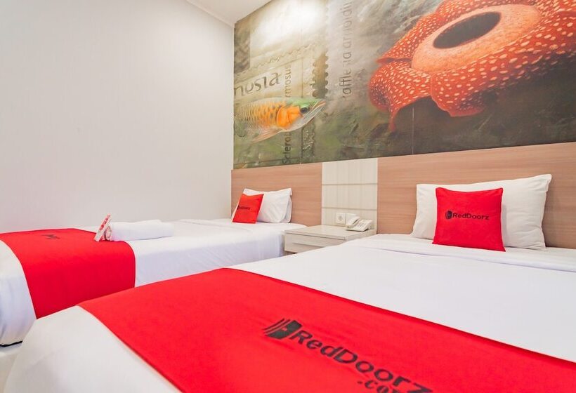 فندق Reddoorz Plus @ Point Phila Cihampelas