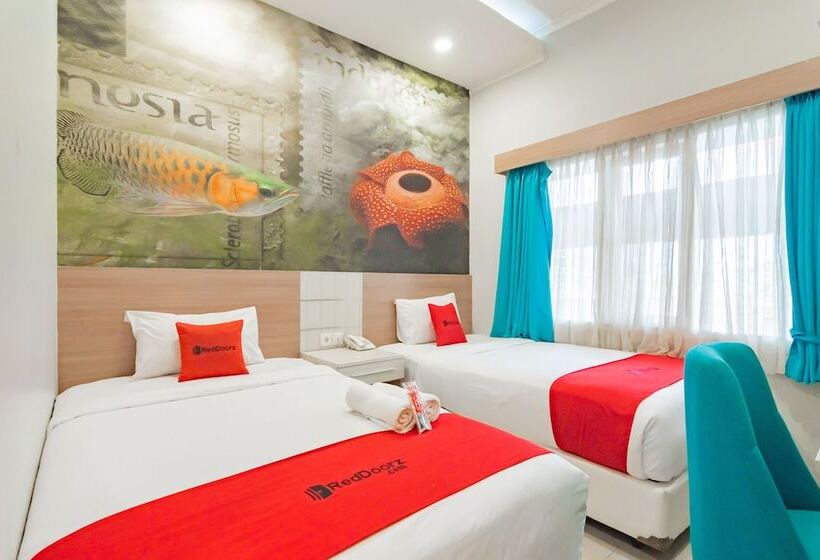 فندق Reddoorz Plus @ Point Phila Cihampelas