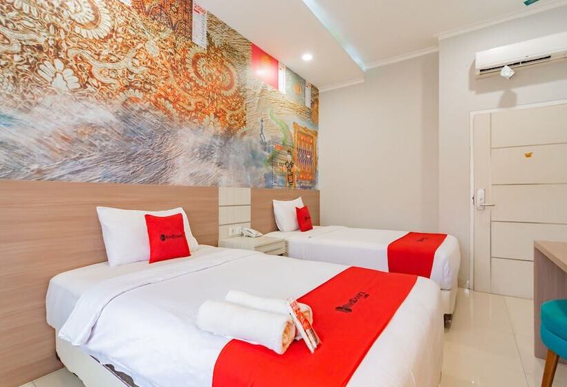 فندق Reddoorz Plus @ Point Phila Cihampelas