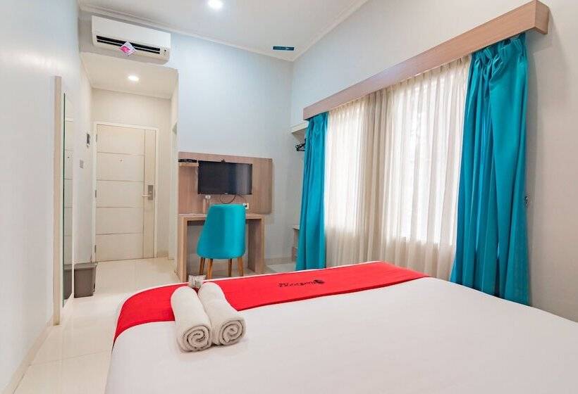 فندق Reddoorz Plus @ Point Phila Cihampelas