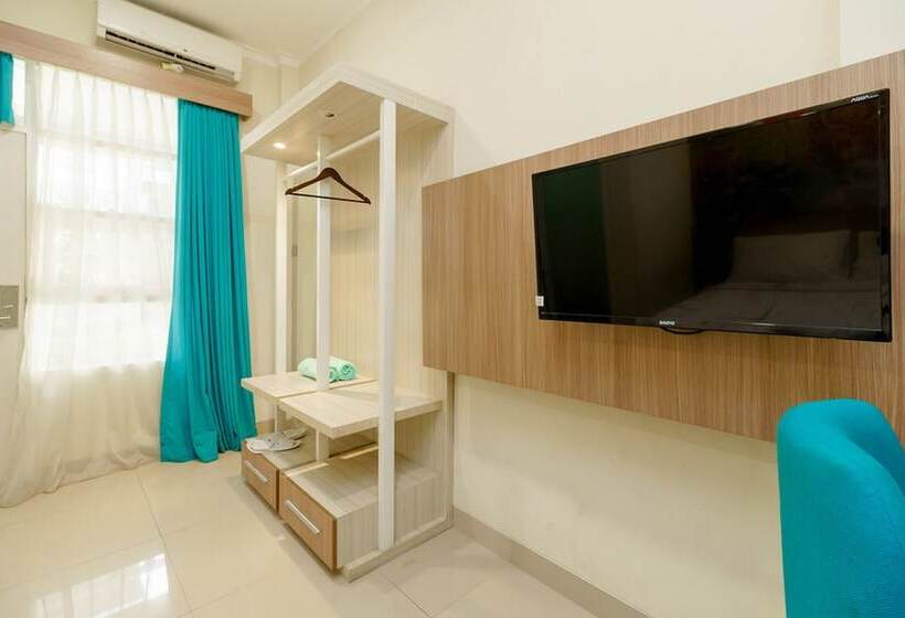 فندق Reddoorz Plus @ Point Phila Cihampelas