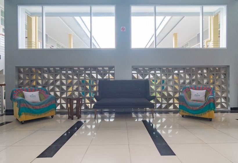 فندق Reddoorz Plus @ Point Phila Cihampelas