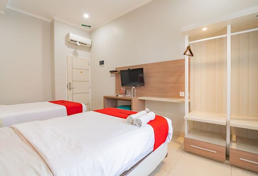 فندق Reddoorz Plus @ Point Phila Cihampelas