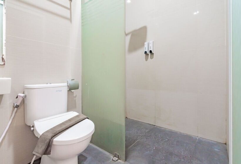 فندق Reddoorz Plus @ Point Phila Cihampelas