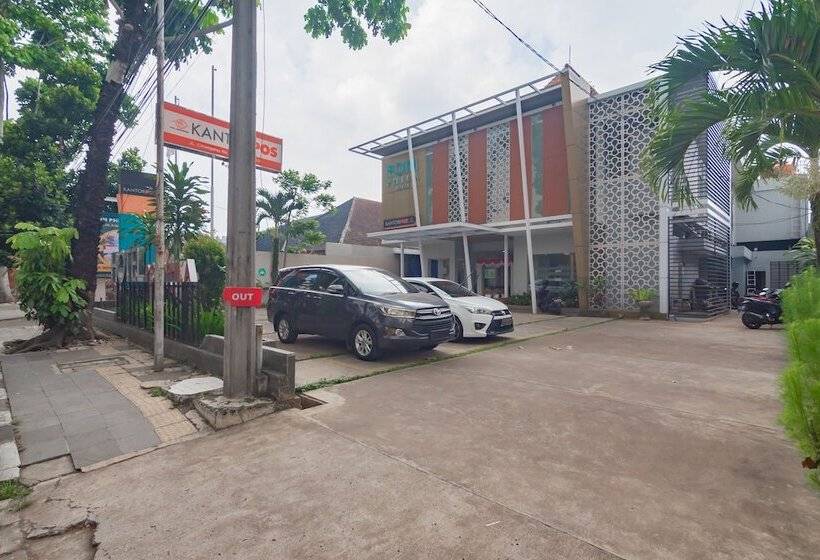 호텔 Reddoorz Plus @ Point Phila Cihampelas