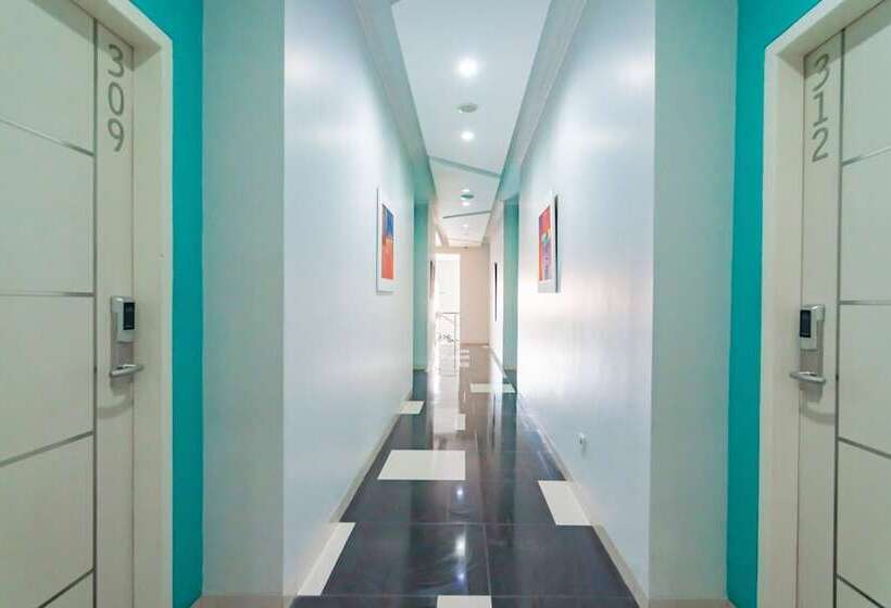 فندق Reddoorz Plus @ Point Phila Cihampelas