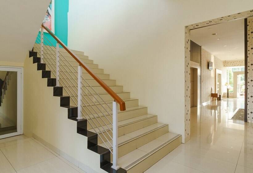 فندق Reddoorz Plus @ Point Phila Cihampelas