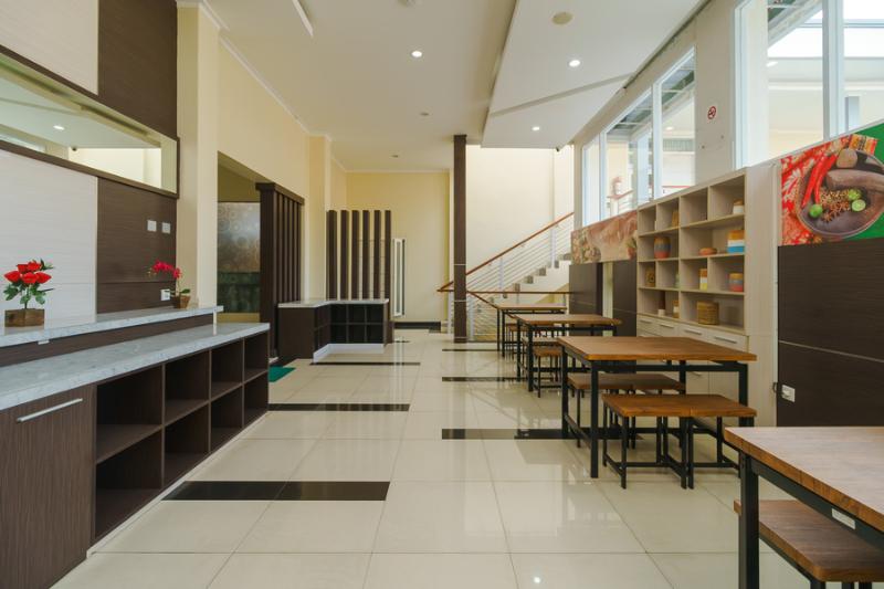 فندق Reddoorz Plus @ Point Phila Cihampelas