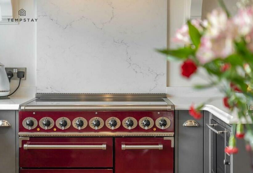 Luxury Home   Central Windsor, Gated Parking