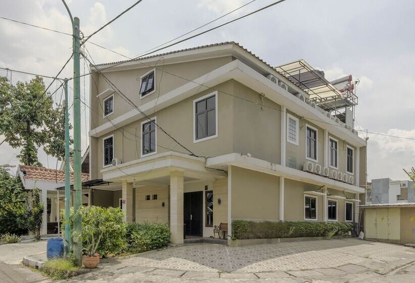 펜션 Reddoorz Plus Near Lippo Cikarang Mall