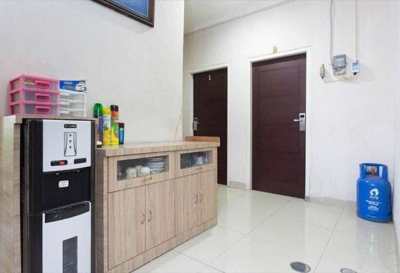 펜션 Reddoorz Plus Near Lippo Cikarang Mall