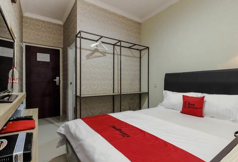 펜션 Reddoorz Plus Near Lippo Cikarang Mall