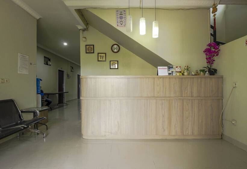 펜션 Reddoorz Plus Near Lippo Cikarang Mall