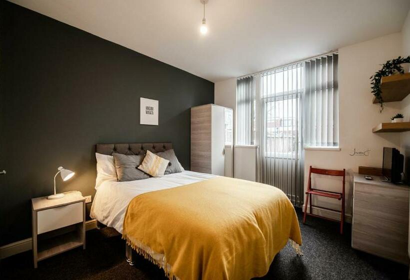 پانسیون Roberts Residence