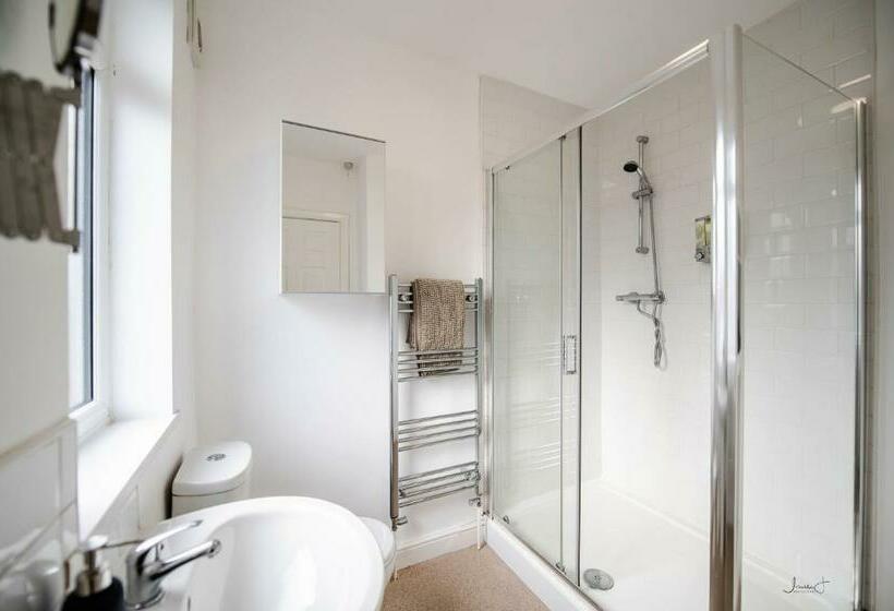 پانسیون Roberts Residence