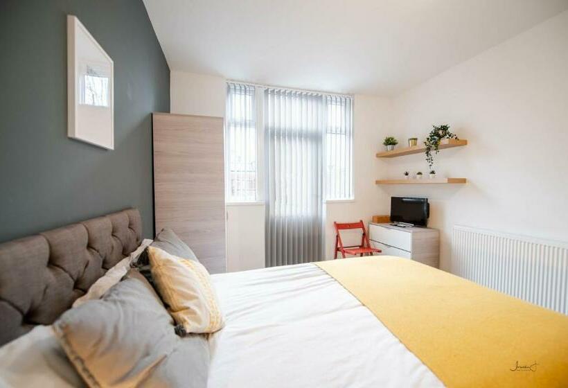 پانسیون Roberts Residence