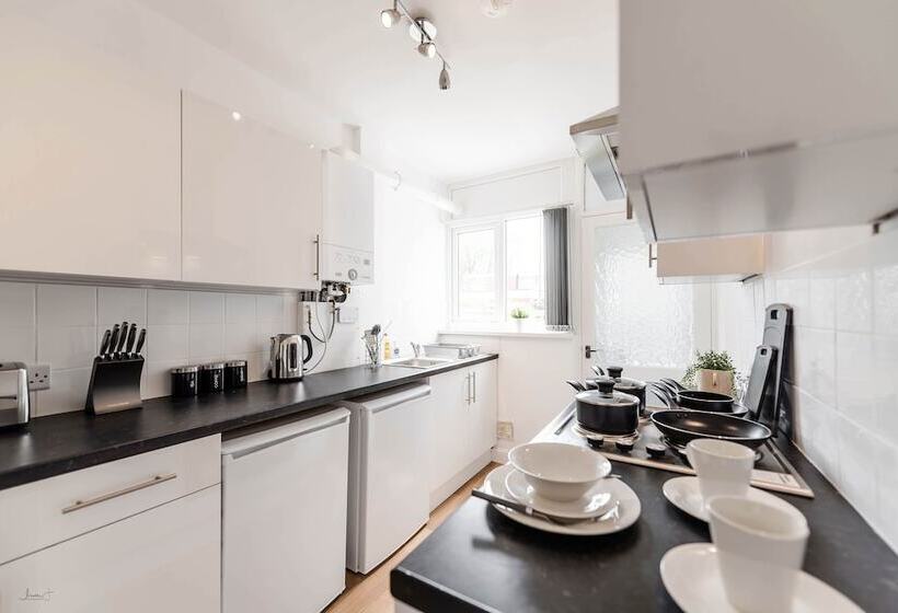 پانسیون Roberts Residence