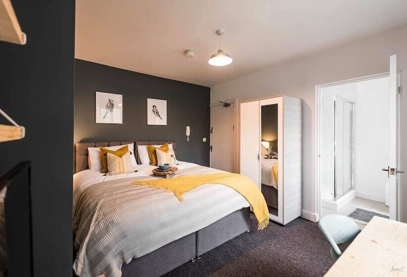 پانسیون Roberts Residence