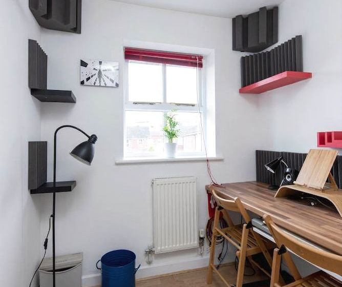 Sleek & Stylish 2bd Home W/ Office/studio