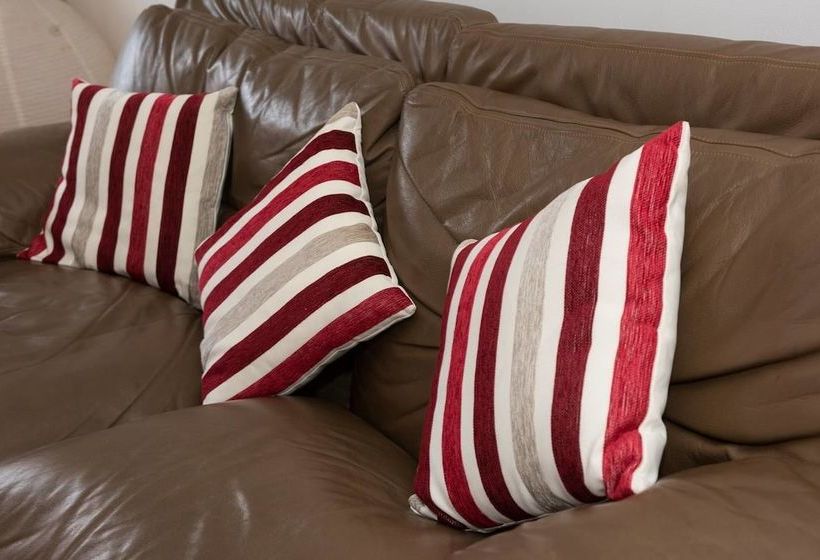 Sleek & Stylish 2bd Home W/ Office/studio